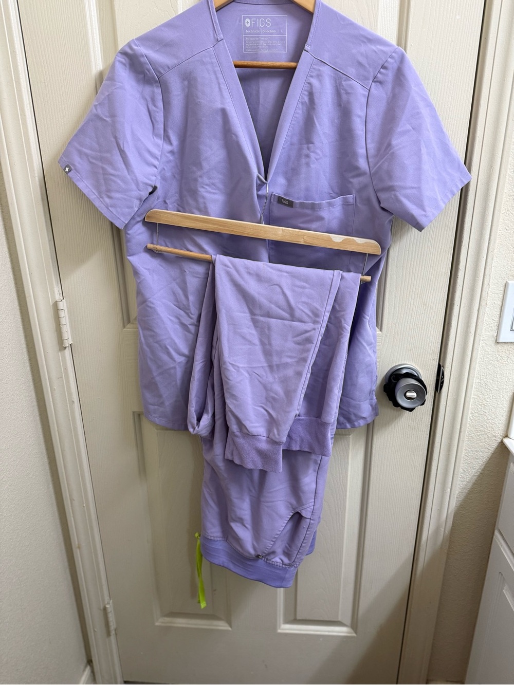 Women’s FIGS Lavender Scrub Set